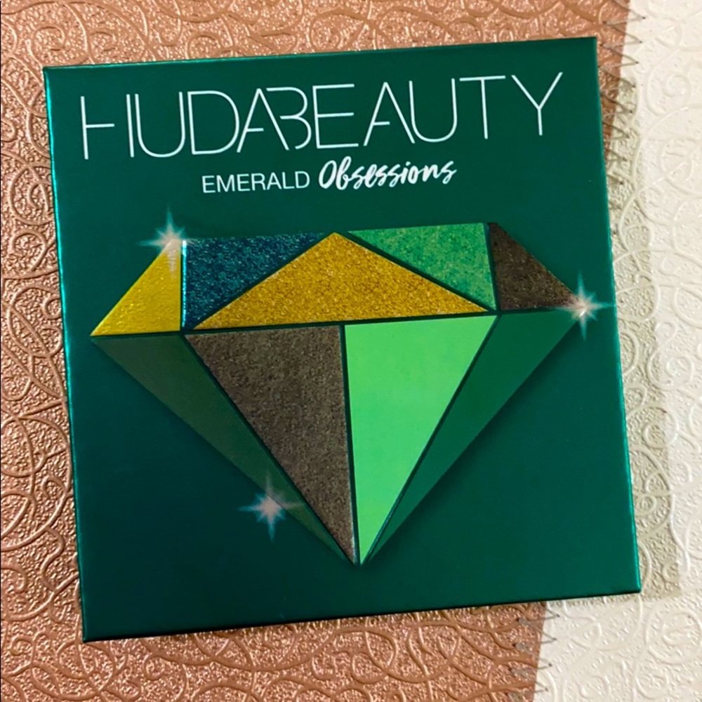 HUDA BEAUTY Emerald Obsessions Eyeshadow Palette